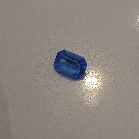 SYN Sapphires - Octagon - 6x8 - Picture 2 of 4